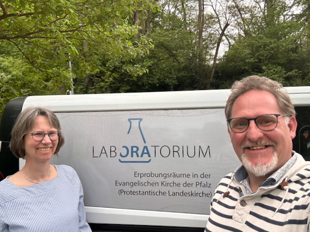 Team-LabORAtorien am Bus!