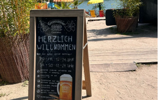 Ein Willkommenschild mit vielen Verboten